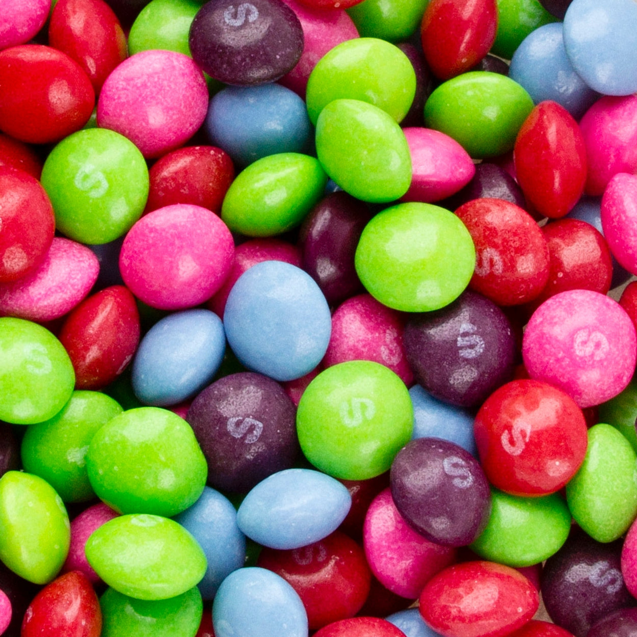 Skittles Chewy Sweets Wild Berry Fruit Flavoured Treat Bag 109g PMP, Vegan Vegetarian Halal Candy Sweet Snacks
