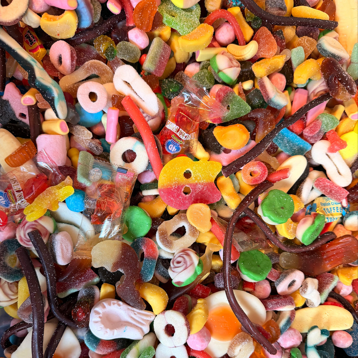 1KG Pick and Mix Sweets Huge Assortment of Old School Sweets Retro, Fizzy, Gooey, Gummy & Jelly Favourites Perfect for Parties